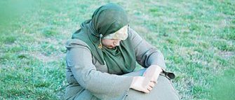 sad-alone-muslim-women-11490243