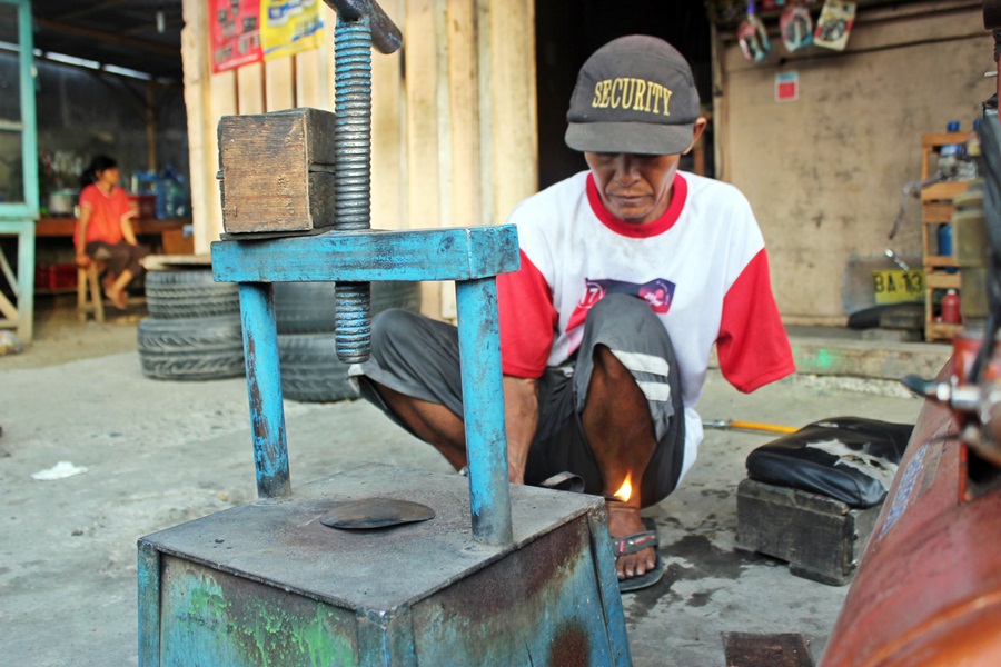 0709152328_perjuangan-montir-diffabel-membesarkan-